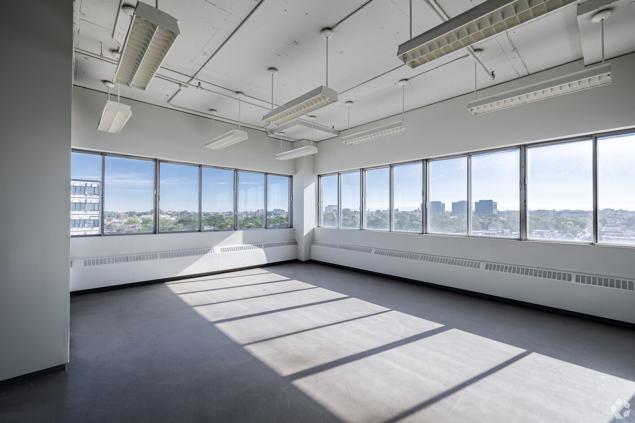 225 Chabanel Ouest, Suite 901 - Image 2